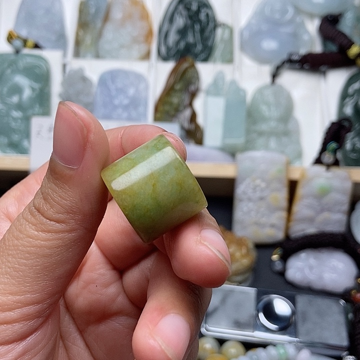 翡翠吊坠(不含链)未镶嵌翡翠