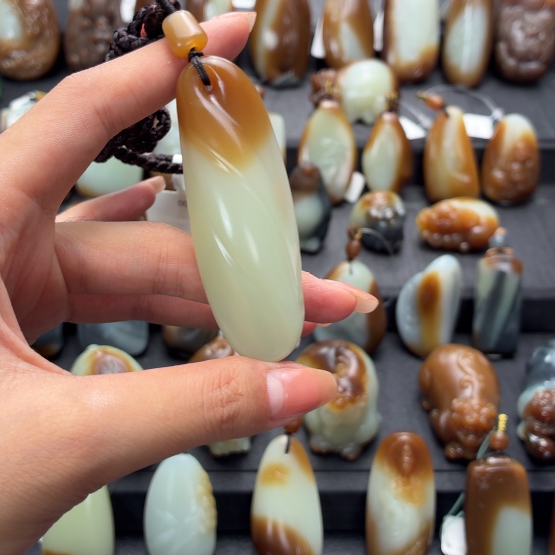和田玉未镶嵌颈饰