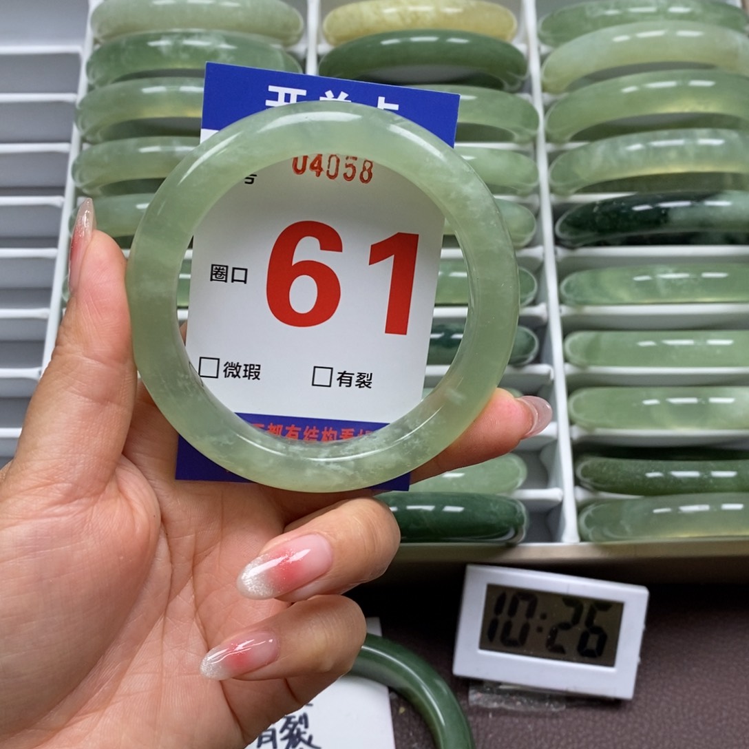 岫玉手镯未镶嵌我