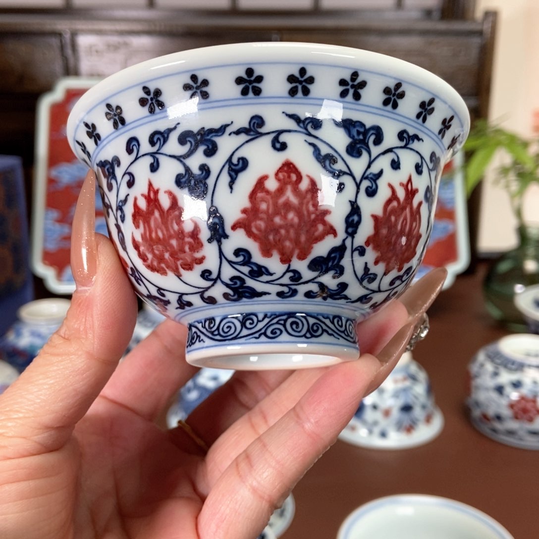 阳春白雪青花釉里红缠枝莲压手杯大