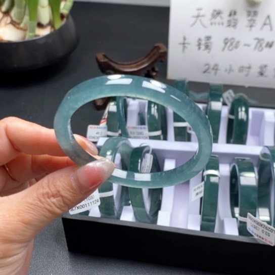 翡翠手镯未镶嵌蜜**尼55尺寸