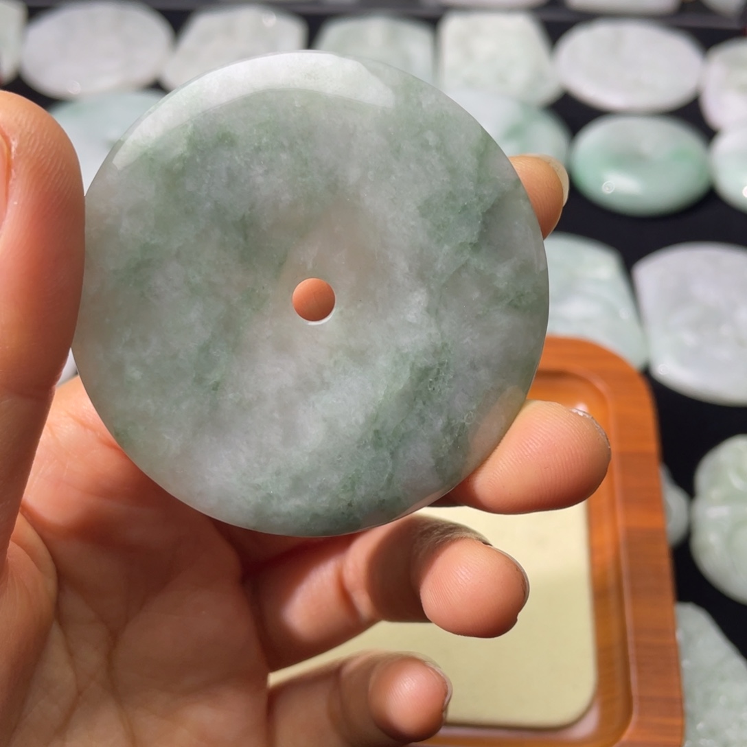 翡翠未镶嵌颈饰扣子