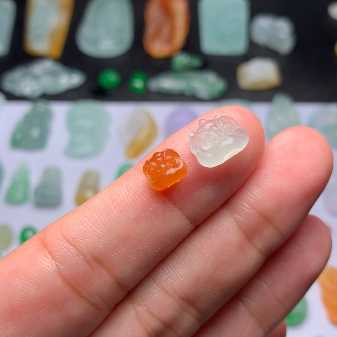 定制翡翠未镶嵌醒狮