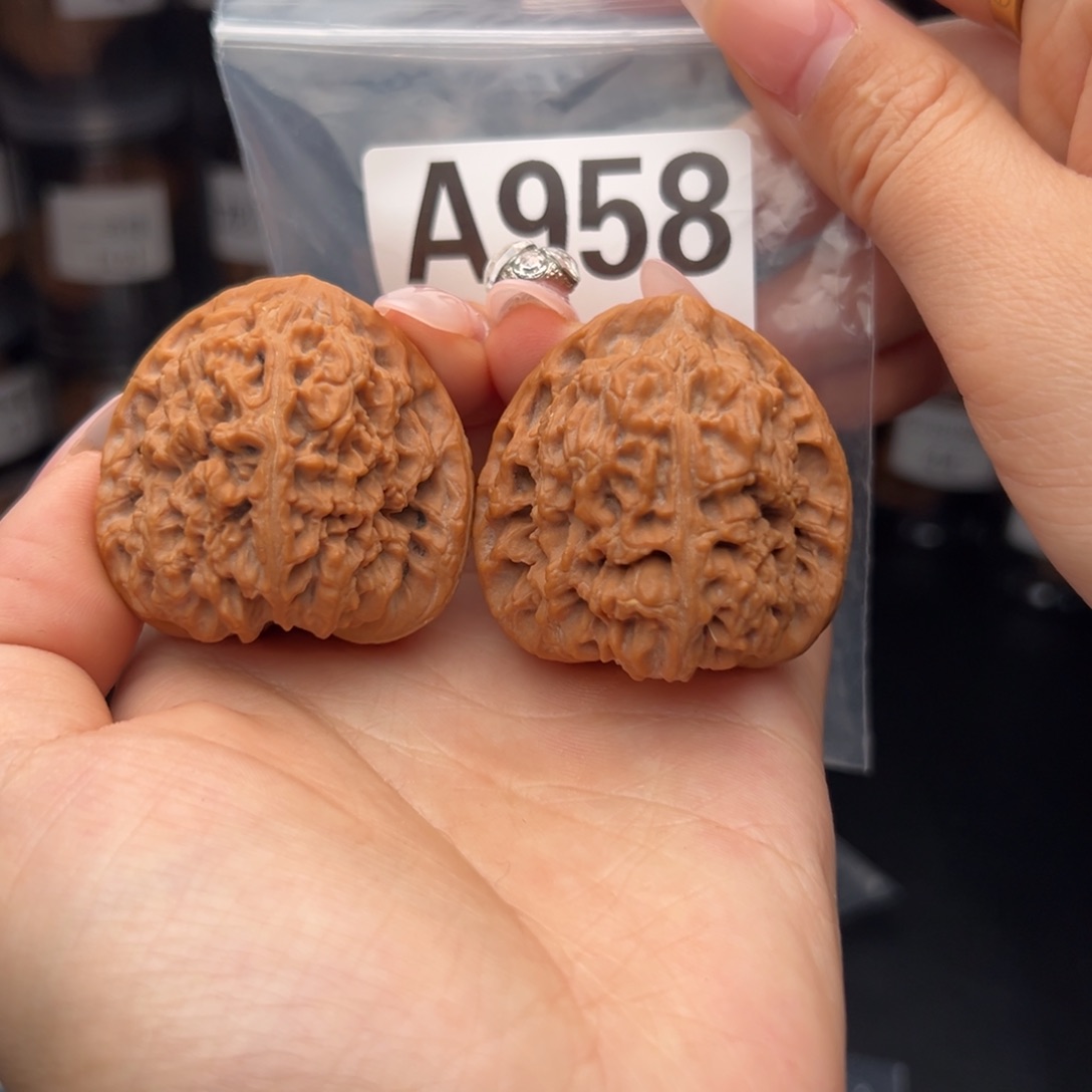 文玩核桃吊坠南蒋石42