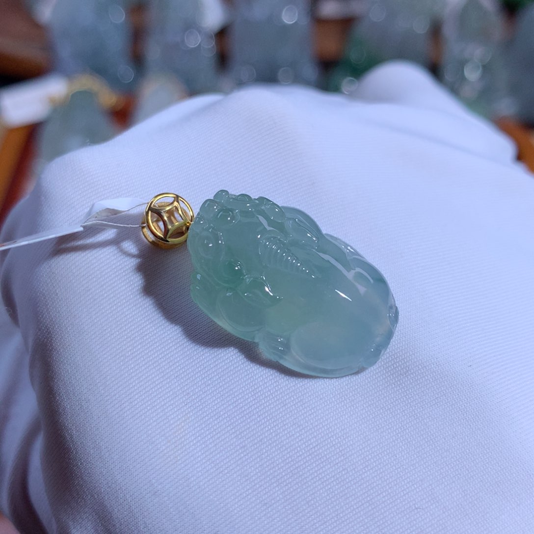 翡翠颈饰18K金镶嵌貔貅