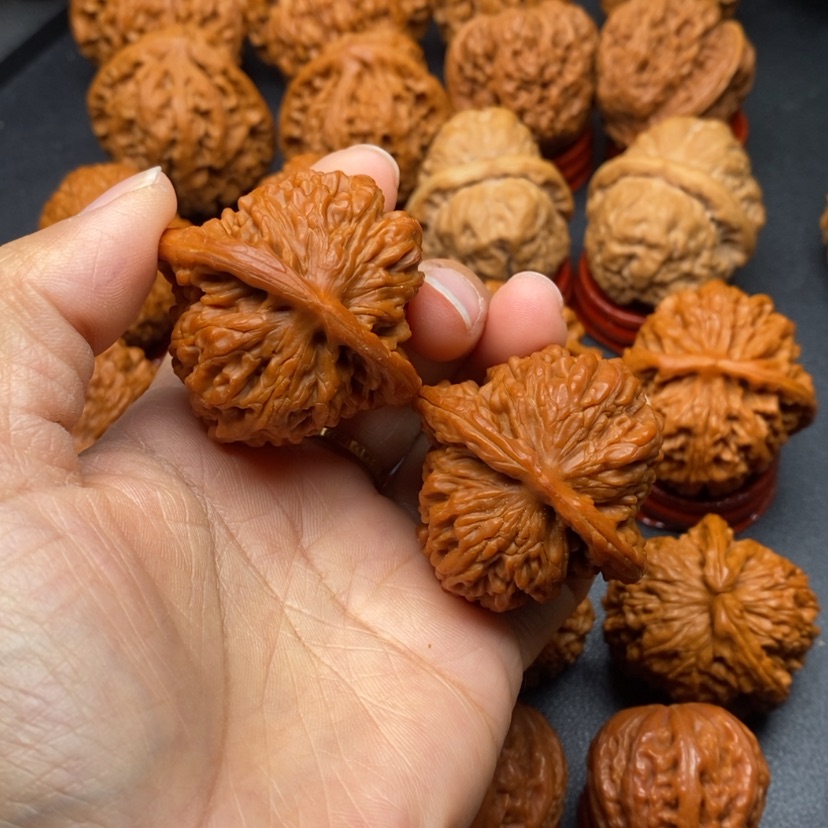 【闪购商品】文玩核桃把件42篓子