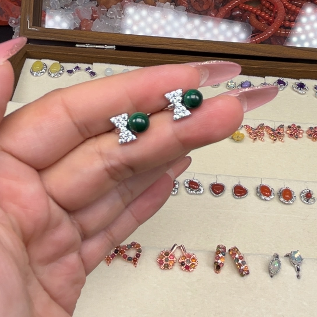 孔雀石未镶嵌戒指多样性