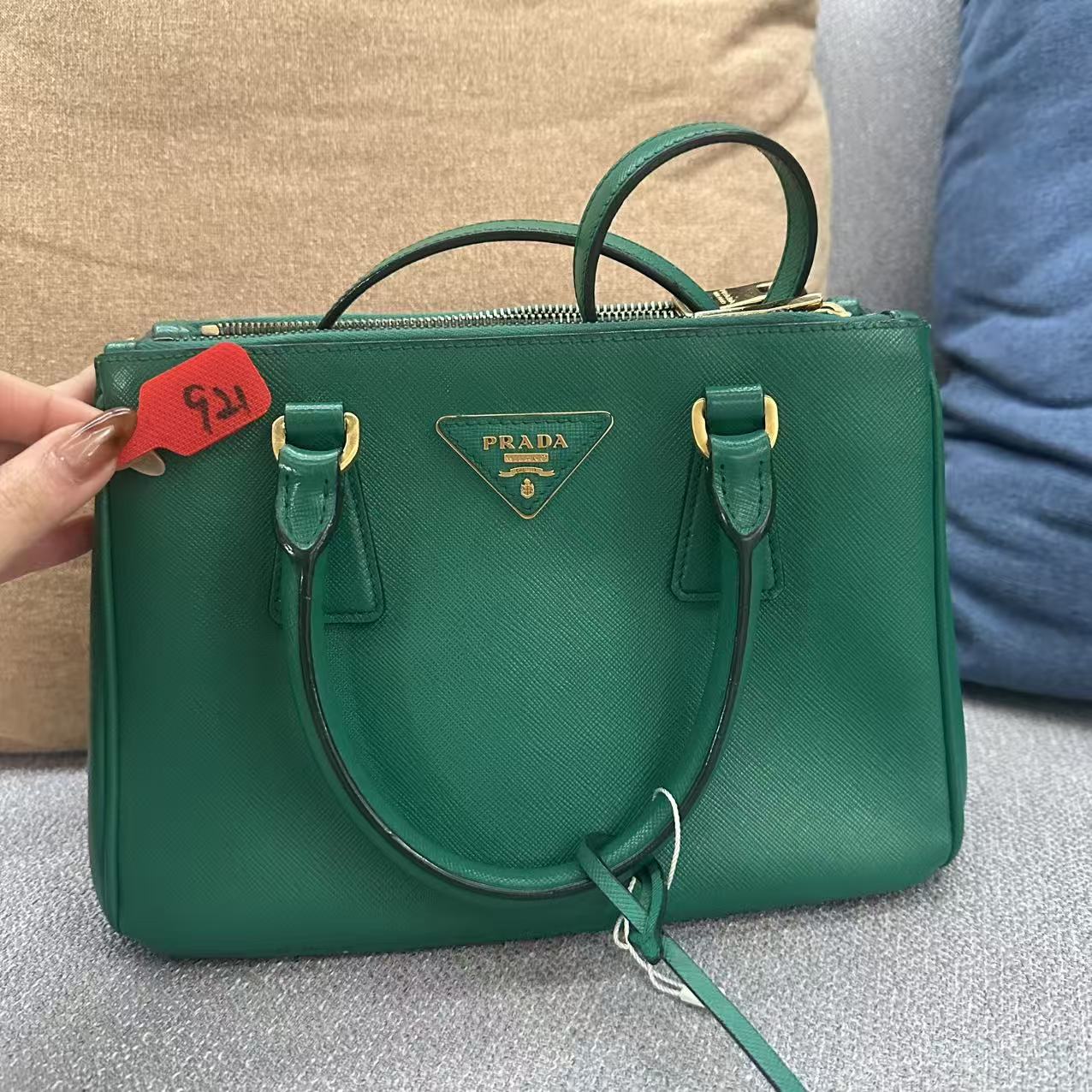 95新 Prada/普拉达 921  he  /*二奢包包