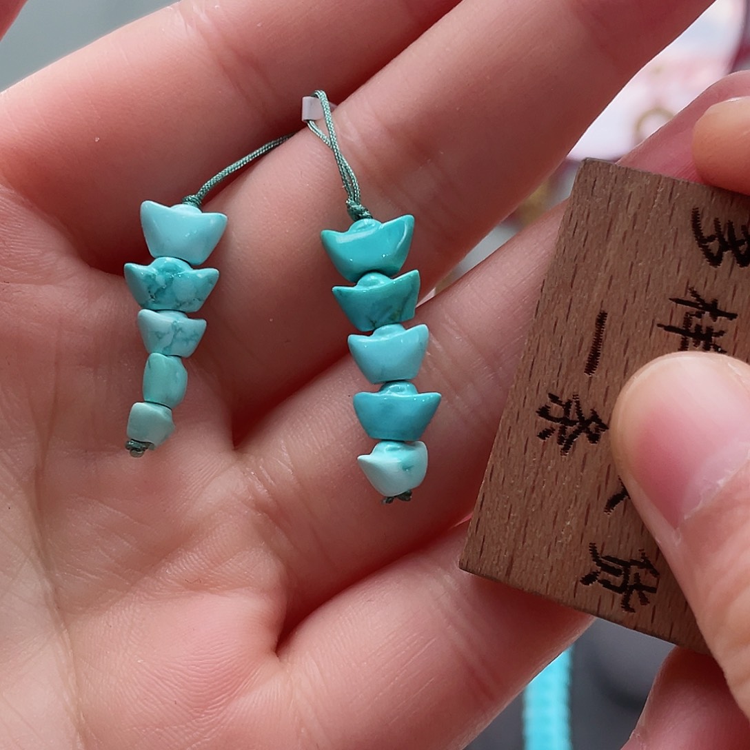 绿松石颈饰未镶嵌