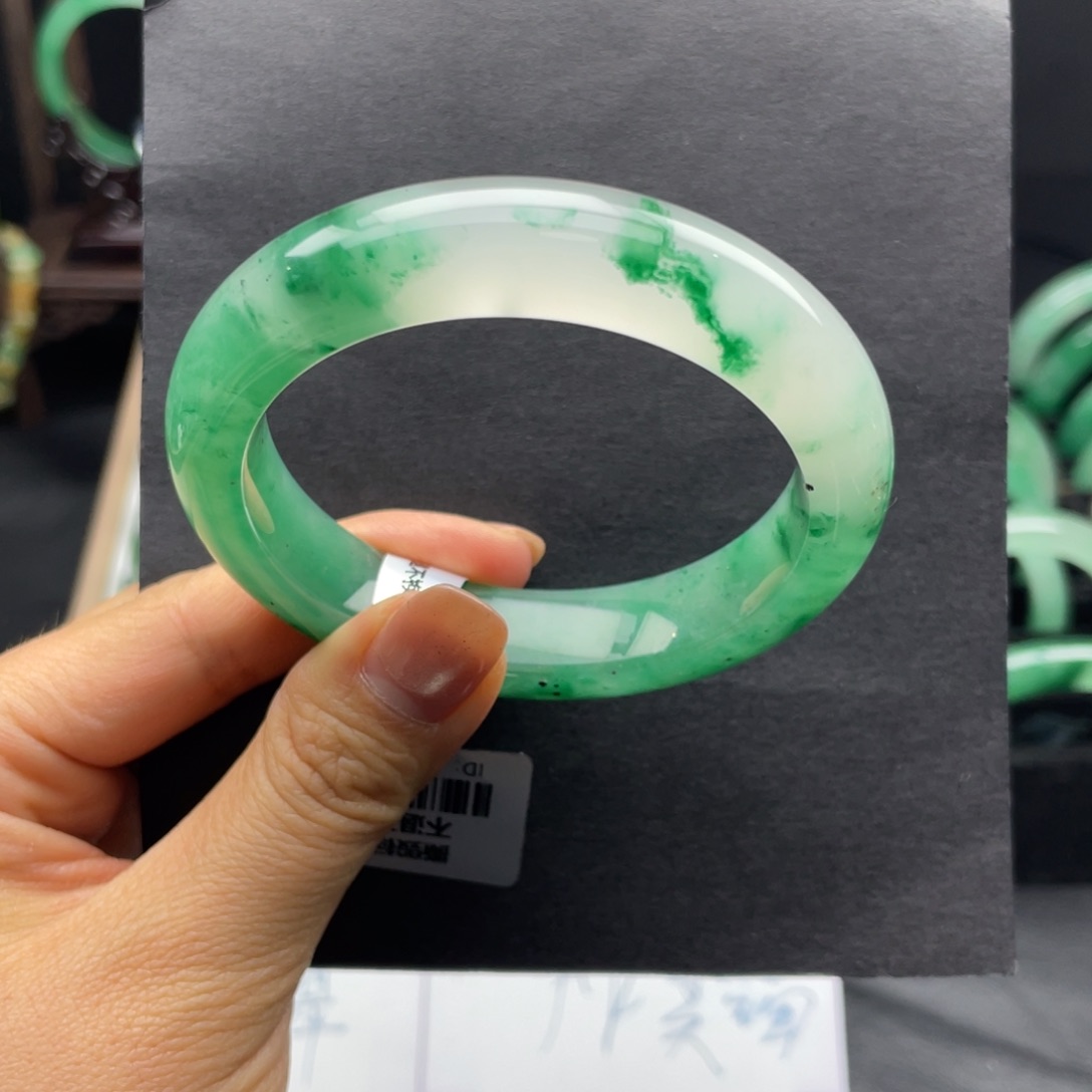 石英质玉（非洲翠）未镶嵌手镯+56.2