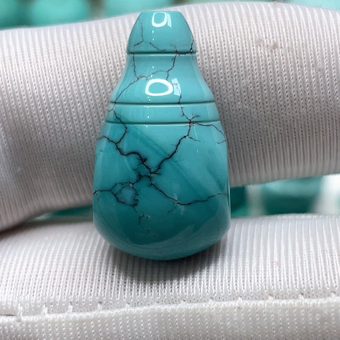 绿松石未镶嵌颈饰