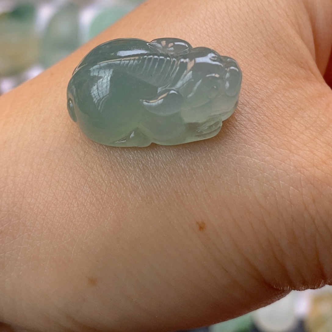 翡翠未镶嵌颈饰貔貅