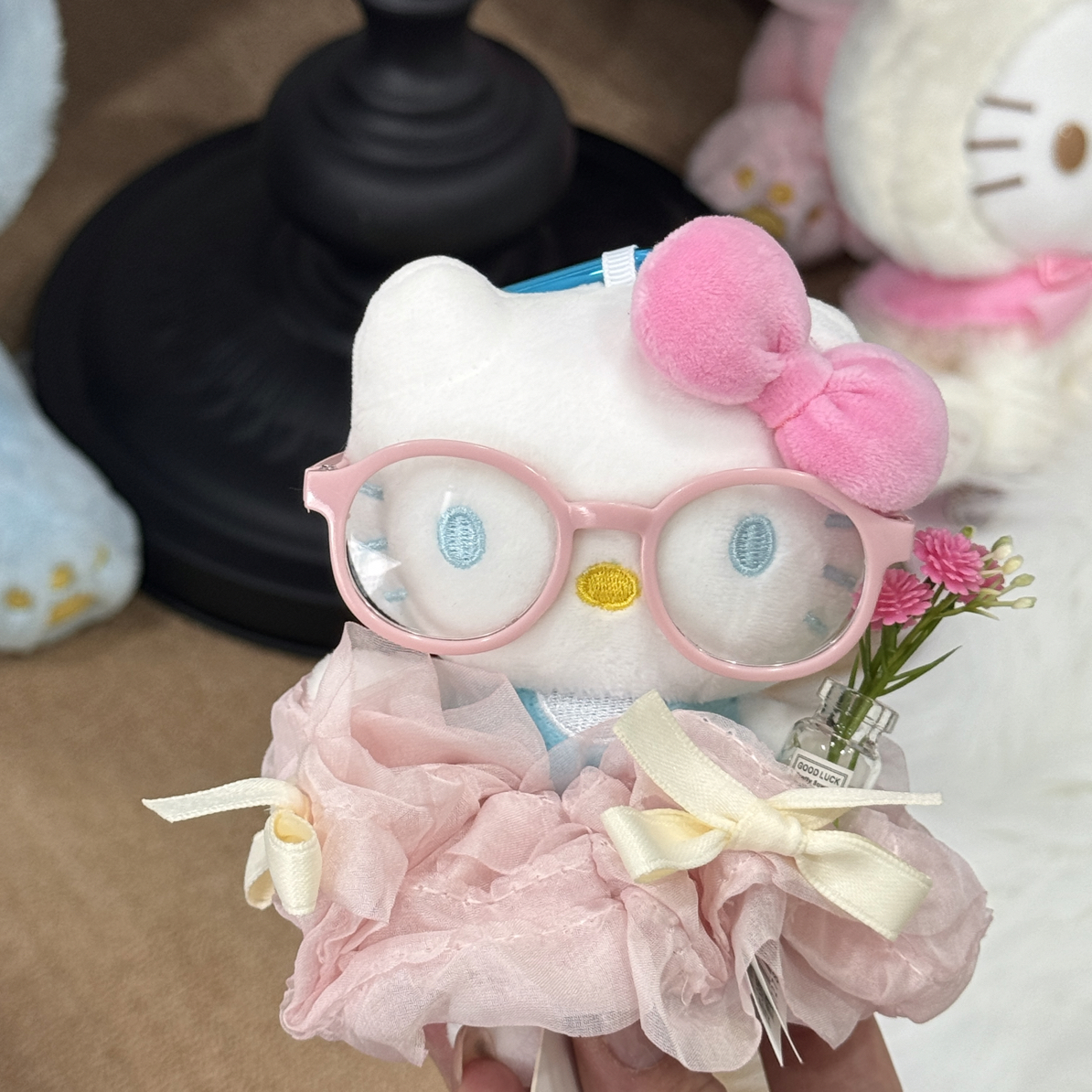 正版hello kitty包包挂件花儿朵朵甜美粉嫩可爱包挂饰