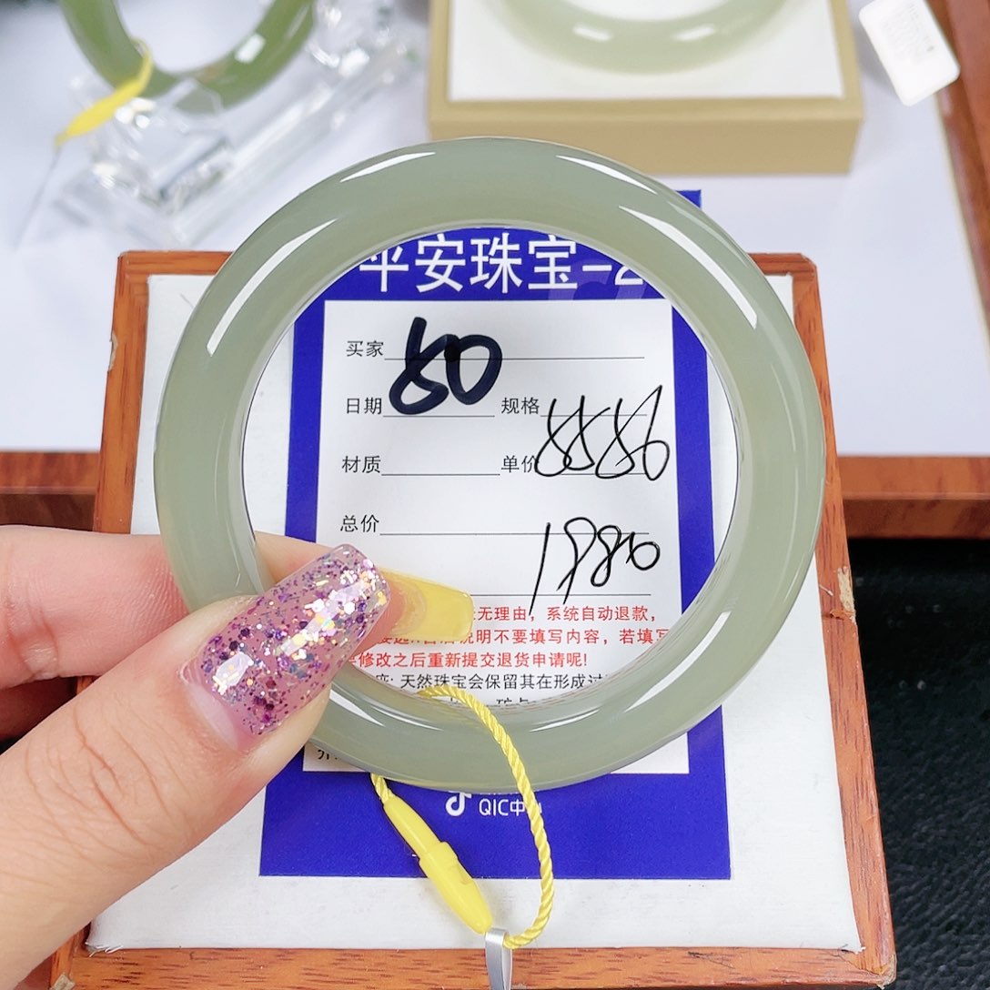 和田玉未镶嵌手镯