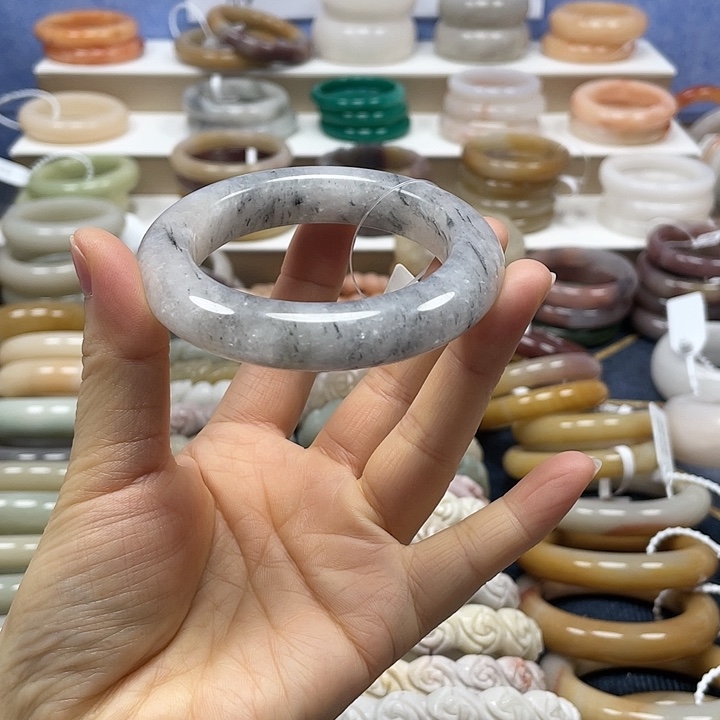 石英岩玉未镶嵌手镯