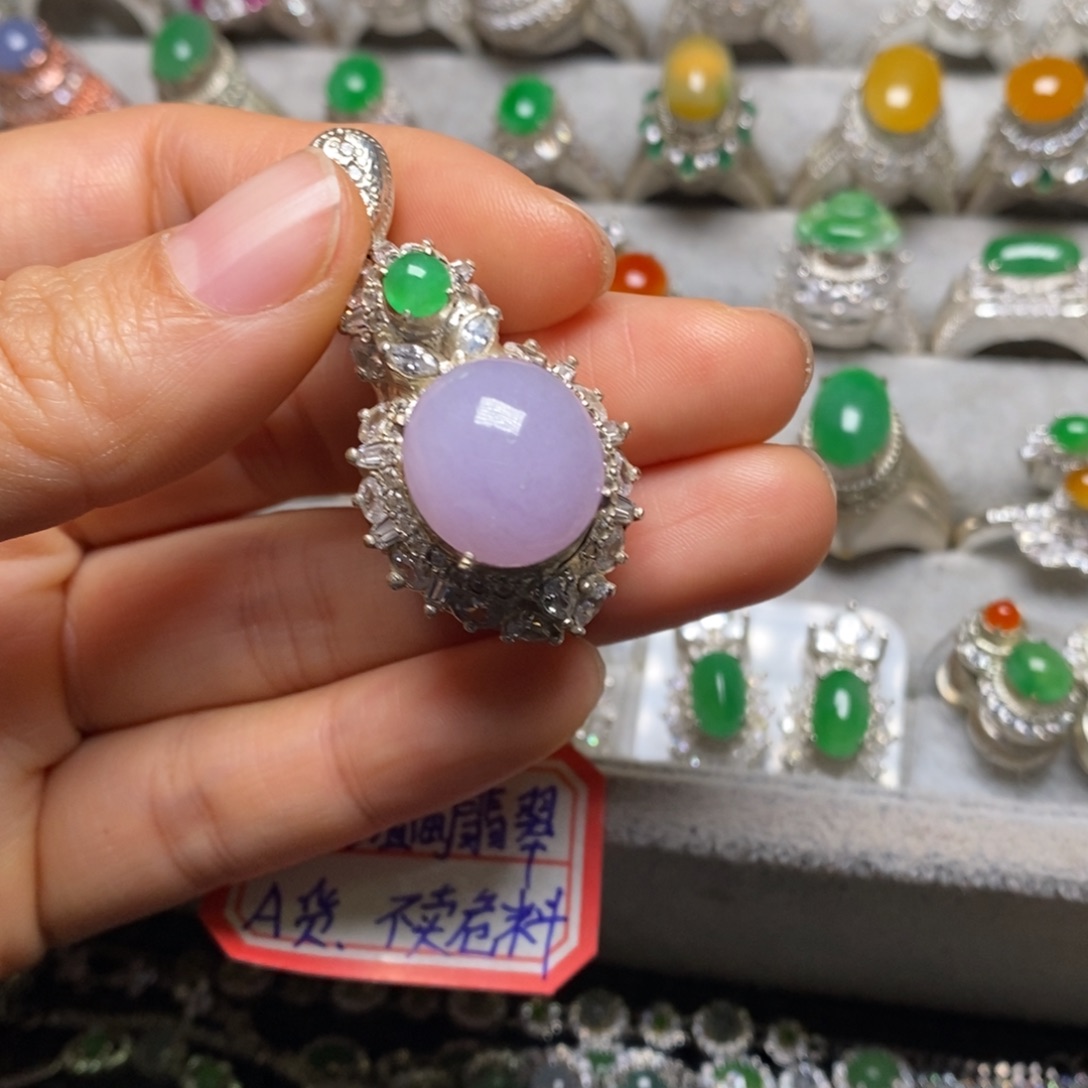 翡翠颈饰未镶嵌佳*吊坠