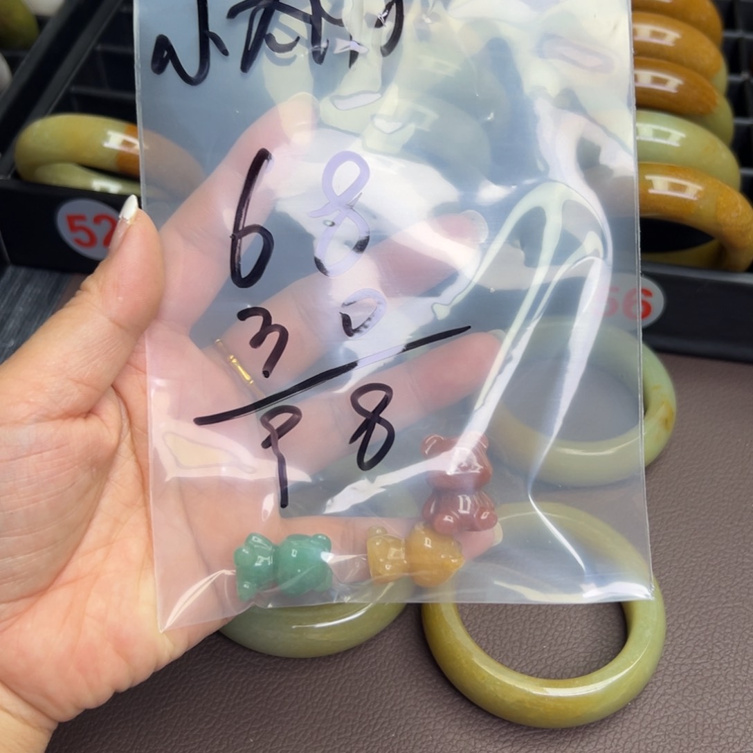 石英质玉手镯未镶嵌小***?