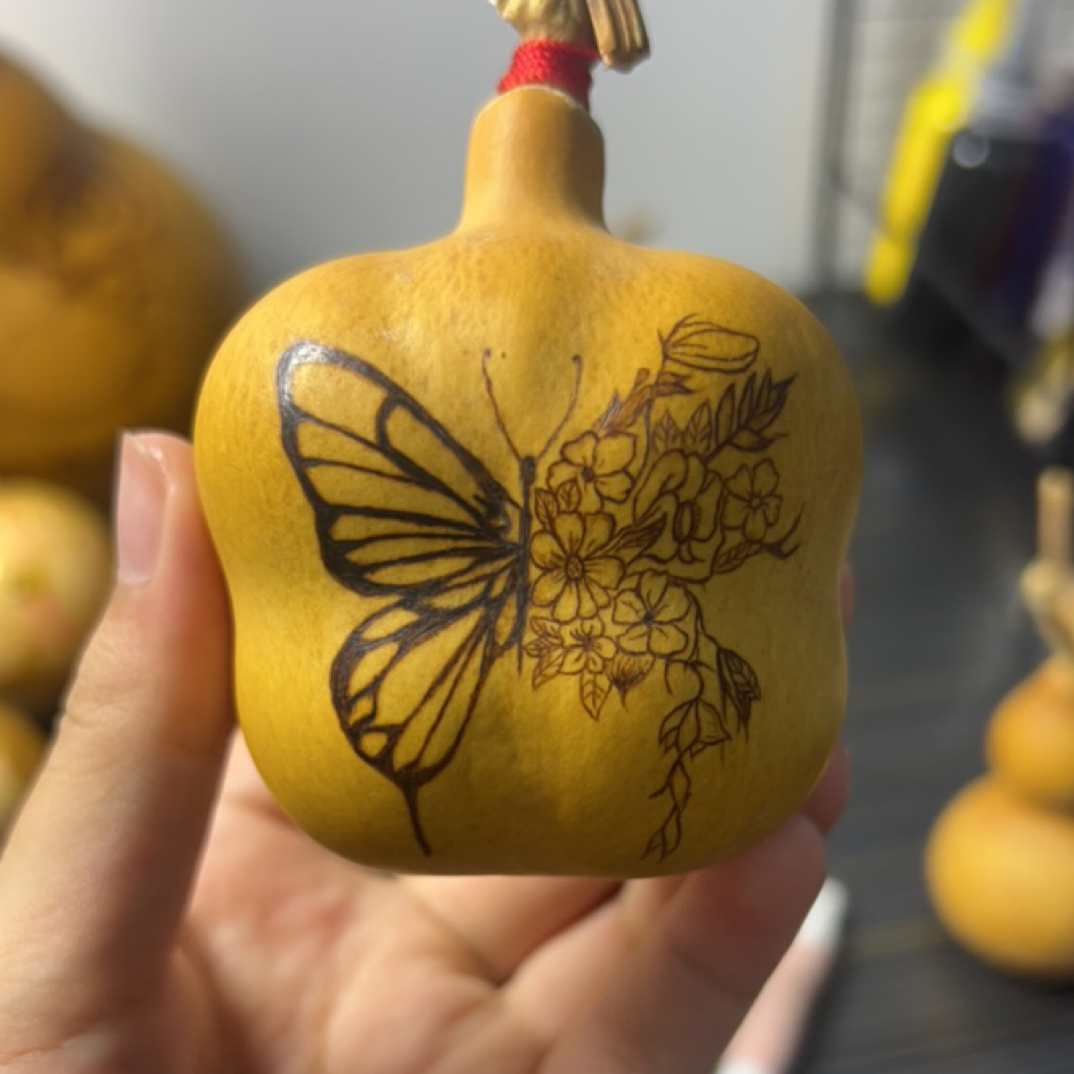 蝴蝶葫芦烙画手把件