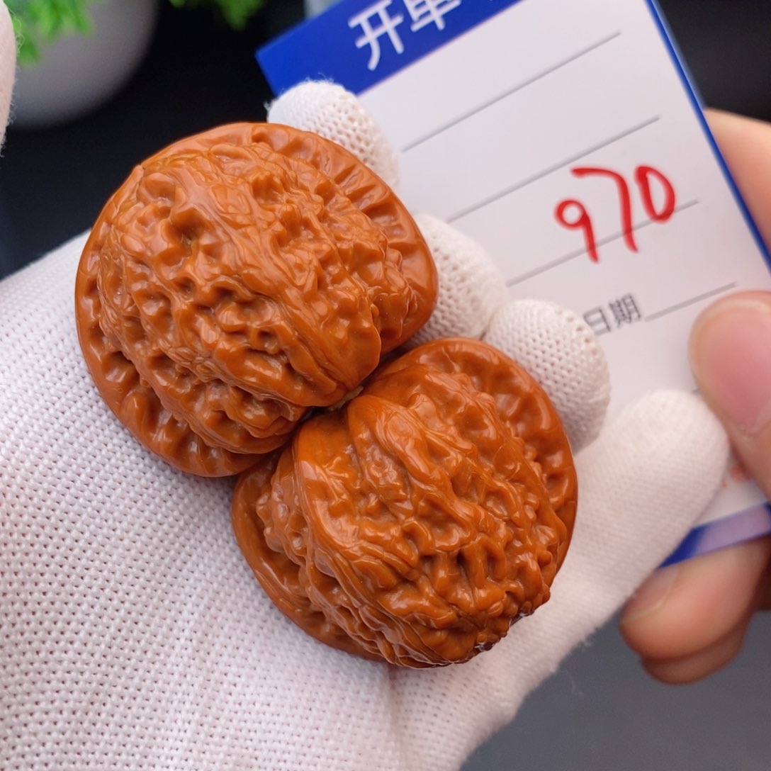 文玩核桃把件谁****？39三角白970