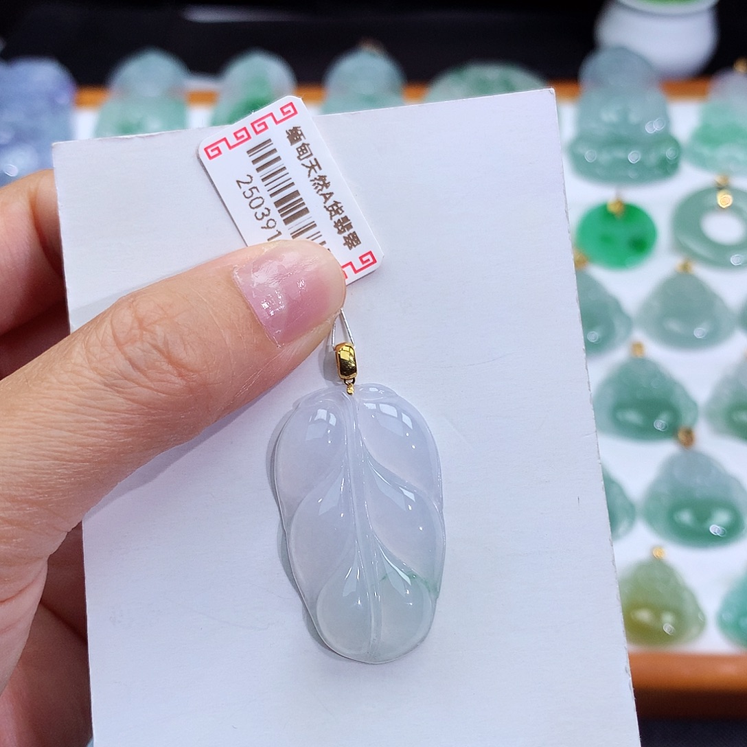 翡翠18K金镶嵌颈饰翡翠吊坠