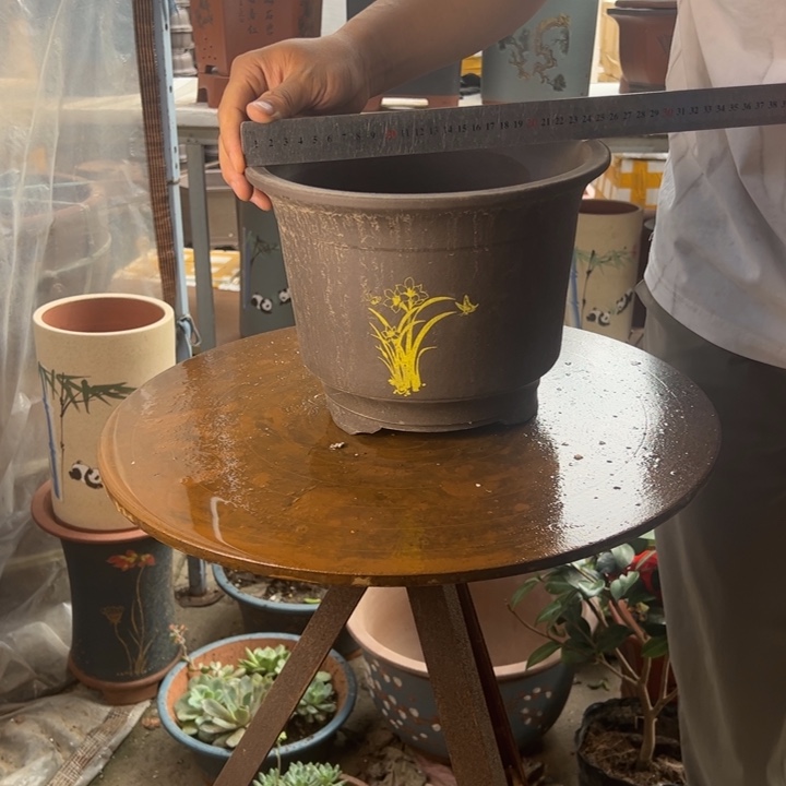 宜兴紫砂印金金钟大