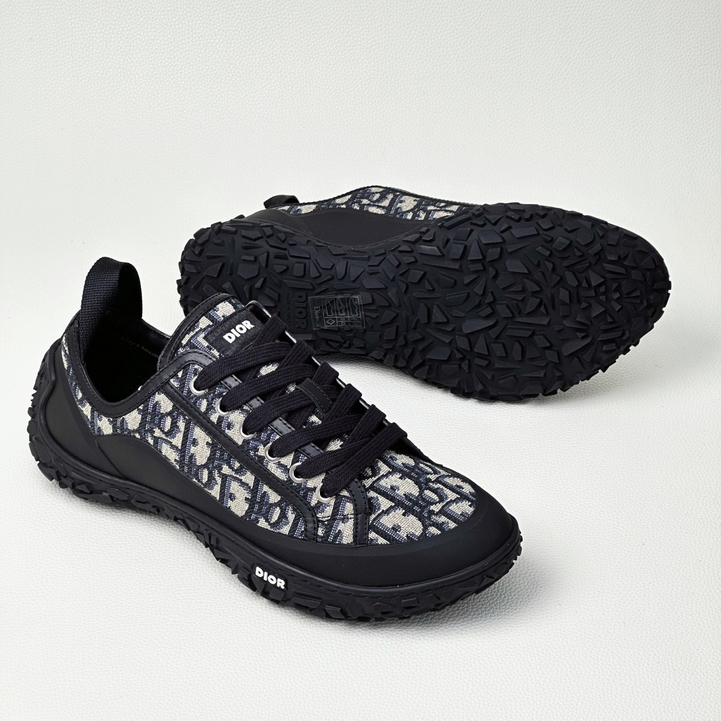 未使用 DIOR/迪奥 迪奥 B28织物时尚百搭运动休闲鞋男款原价 9500