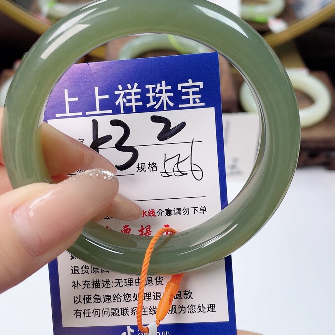 和田玉未镶嵌手镯