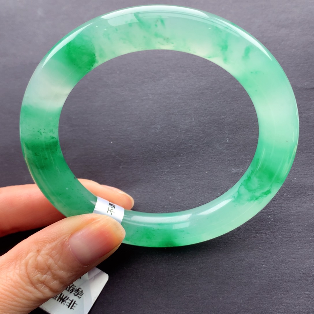 【闪购商品】未镶嵌手镯石英质玉