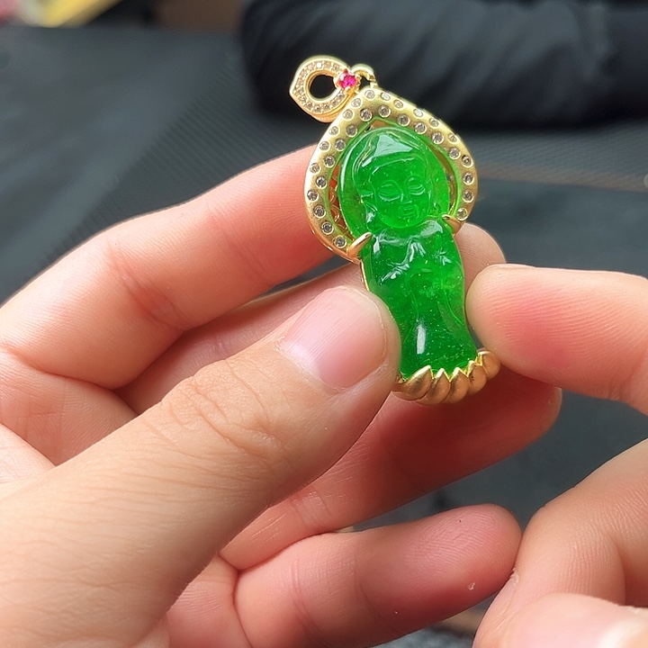 翡翠颈饰未镶嵌啊啊