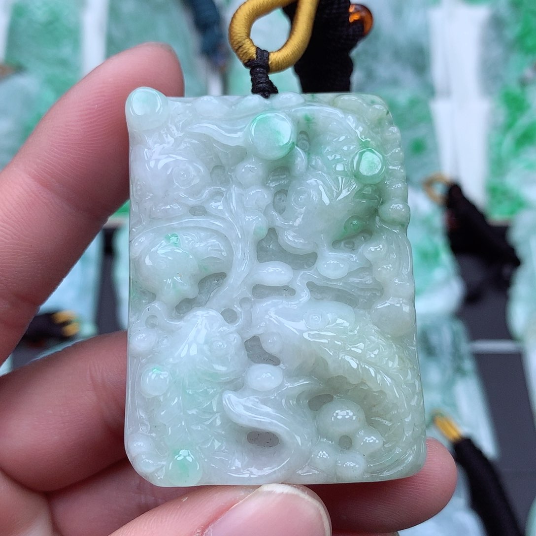 翡翠颈饰未镶嵌翡翠吊坠