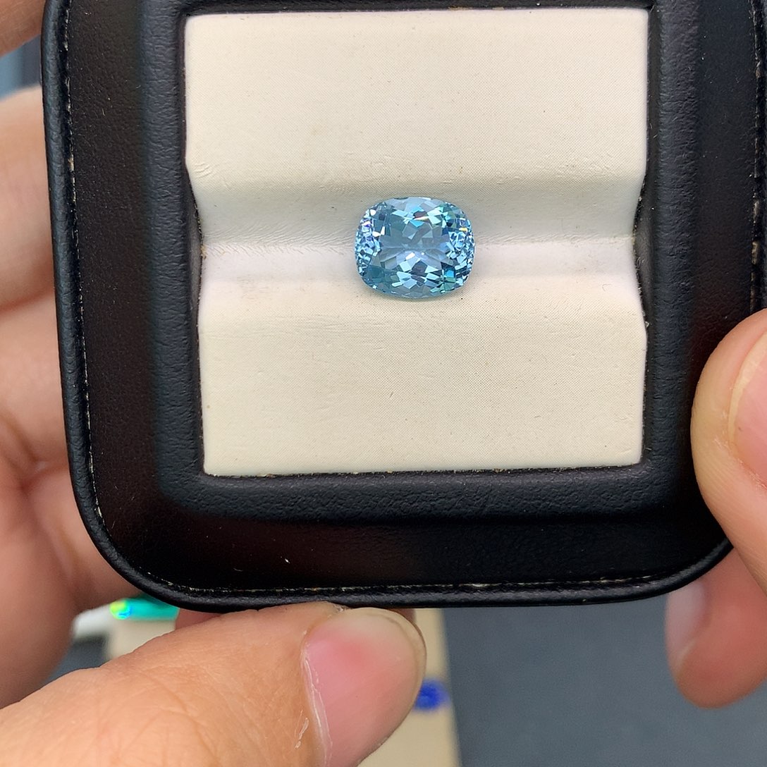 海蓝宝石裸石1.97克拉全净吉尔德大证超圣