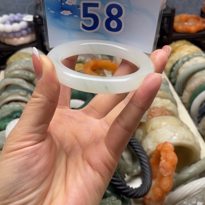 石英岩玉未镶嵌手镯