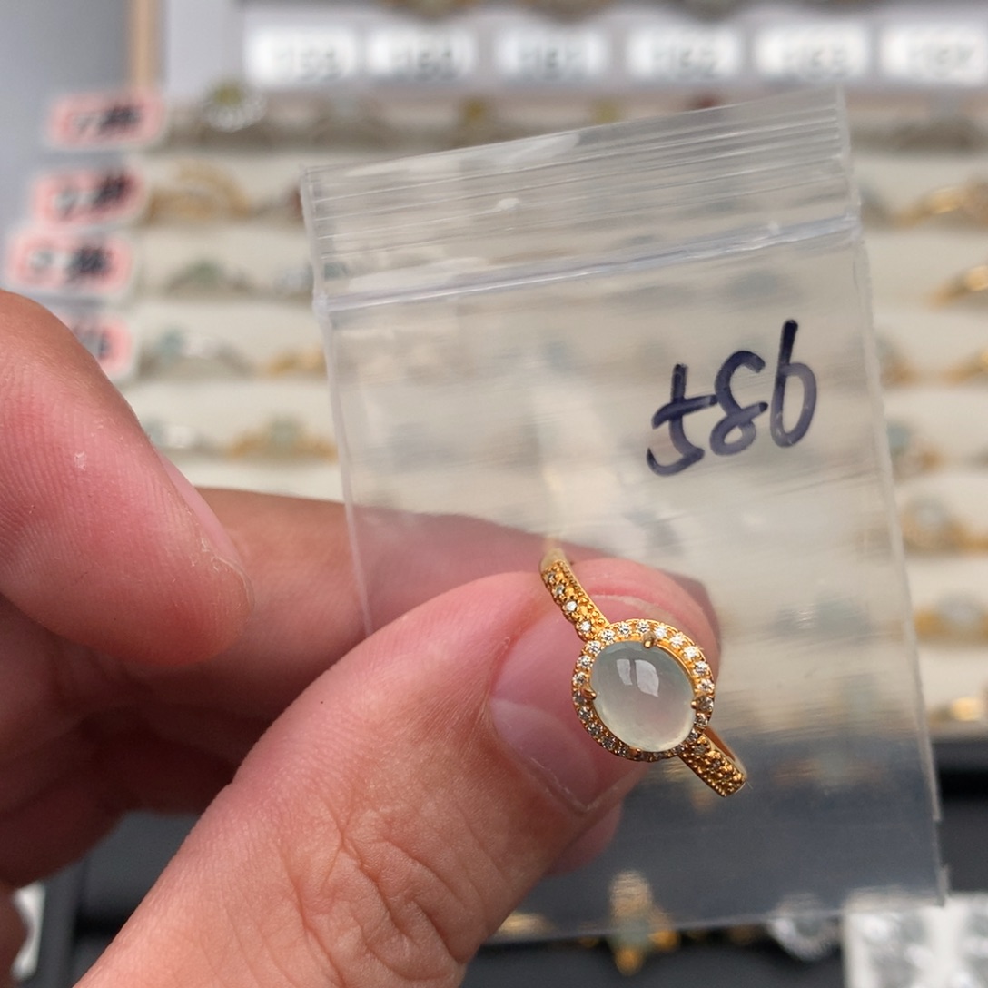 嘎***脆翡翠未镶嵌戒圈586