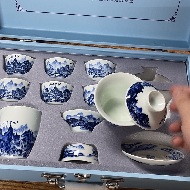 孤品茶具套装等。        