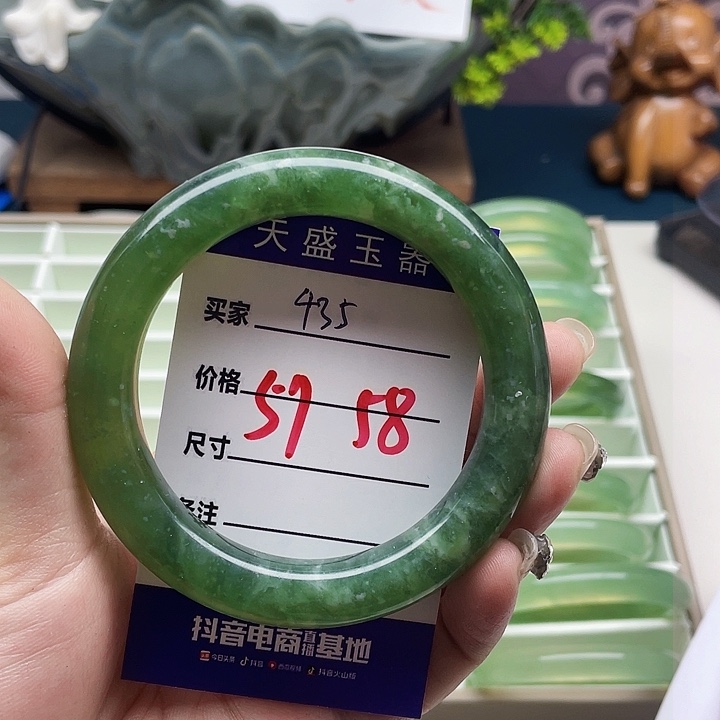 蛇纹石玉手镯未镶嵌