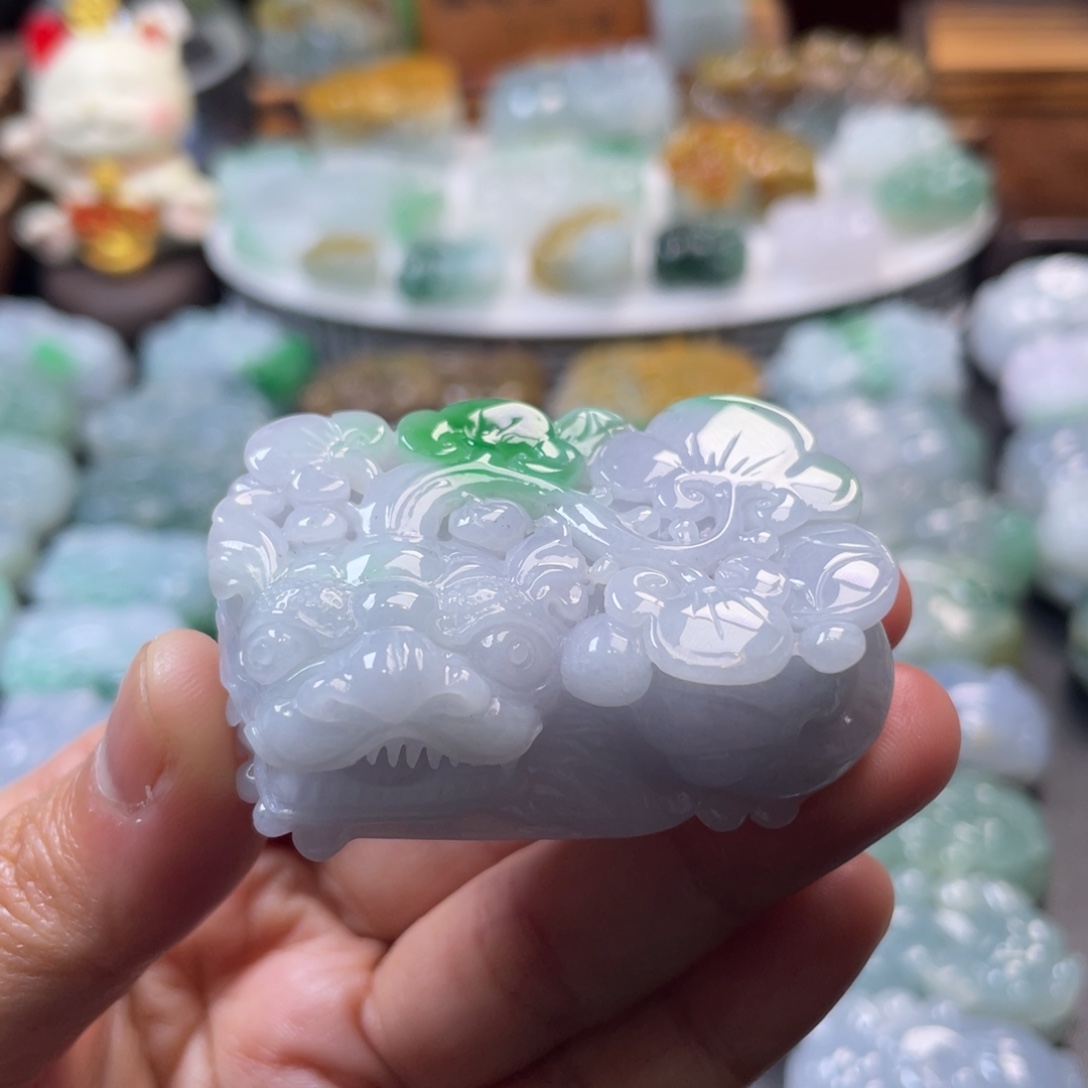 翡翠未镶嵌颈饰貔貅