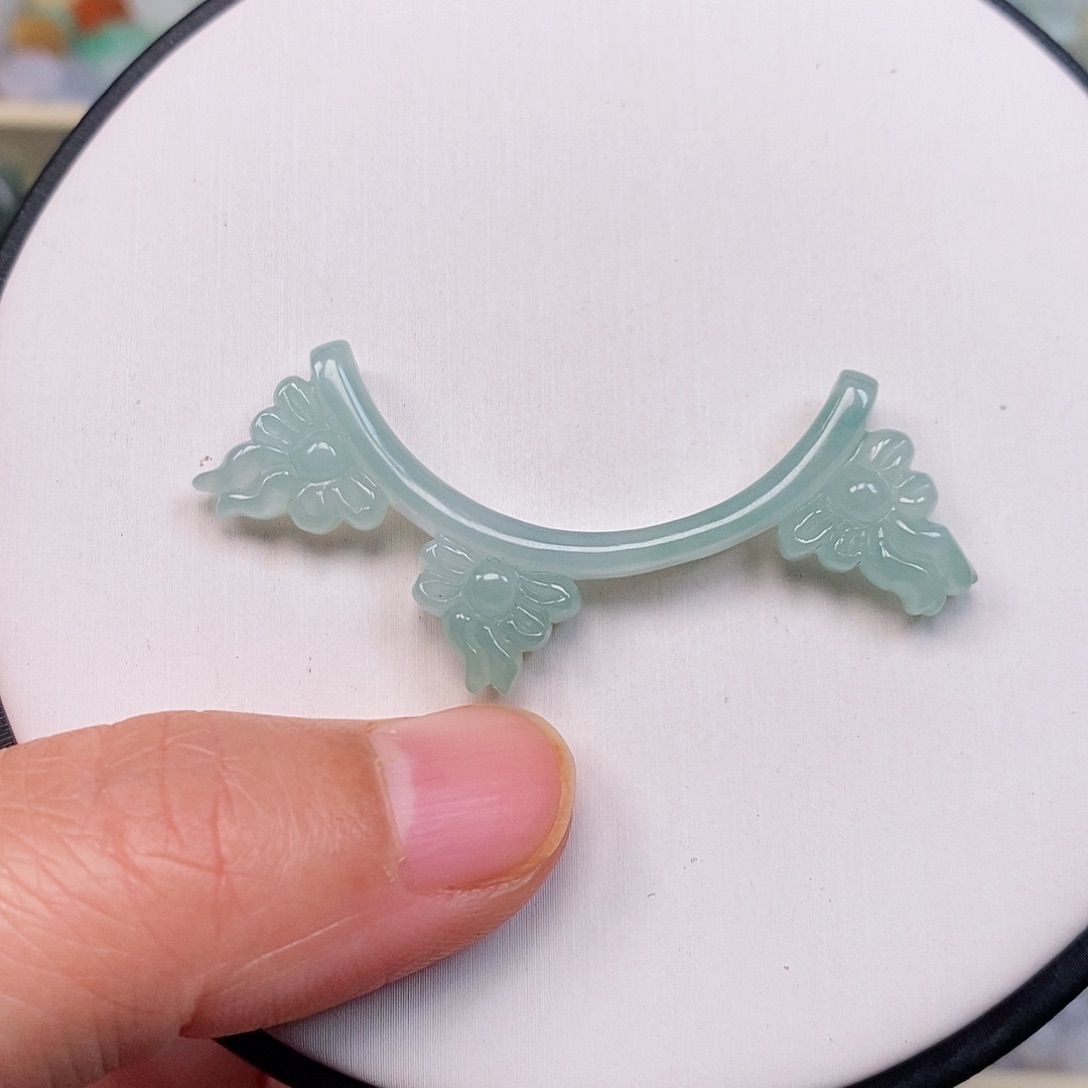 翡翠未镶嵌颈饰随机