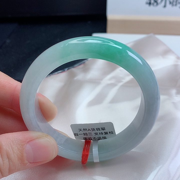 翡翠手镯未镶嵌56圈口