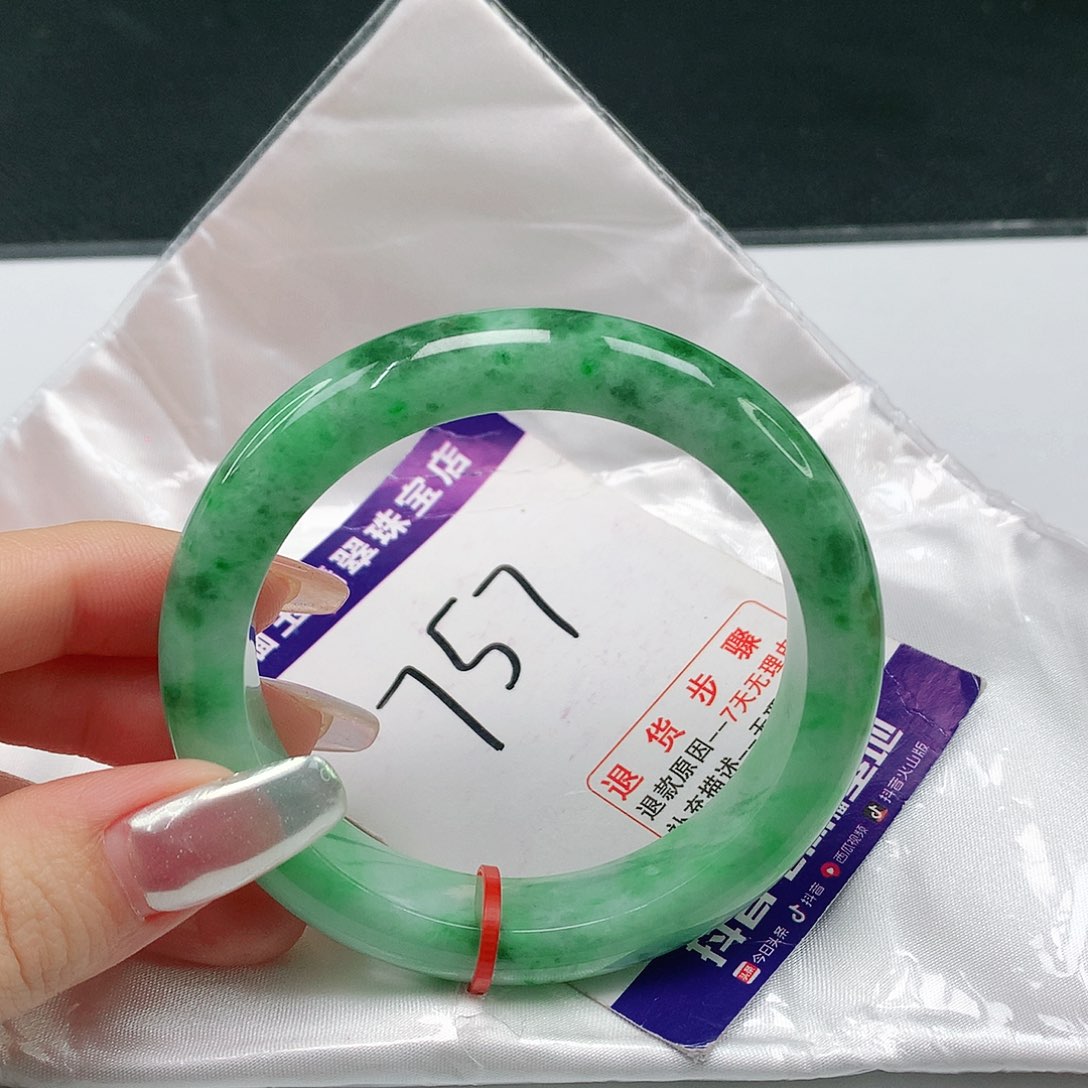 翡翠手镯未镶嵌翡翠手镯