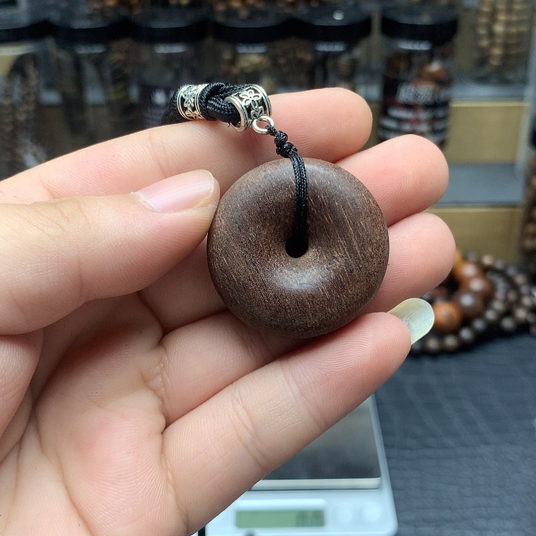 降真香无事牌富森红土平安扣