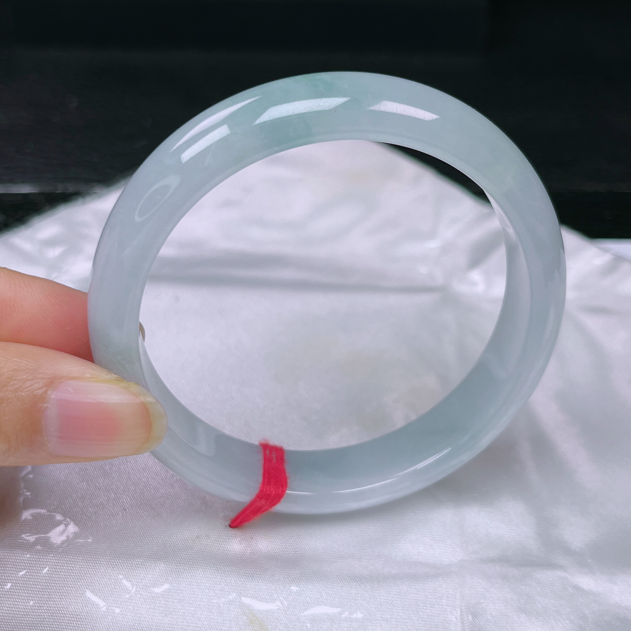 天然缅甸A货翡翠手镯57-58圈蓝底色，尺寸：57.7-12.9-7.4有纹无裂