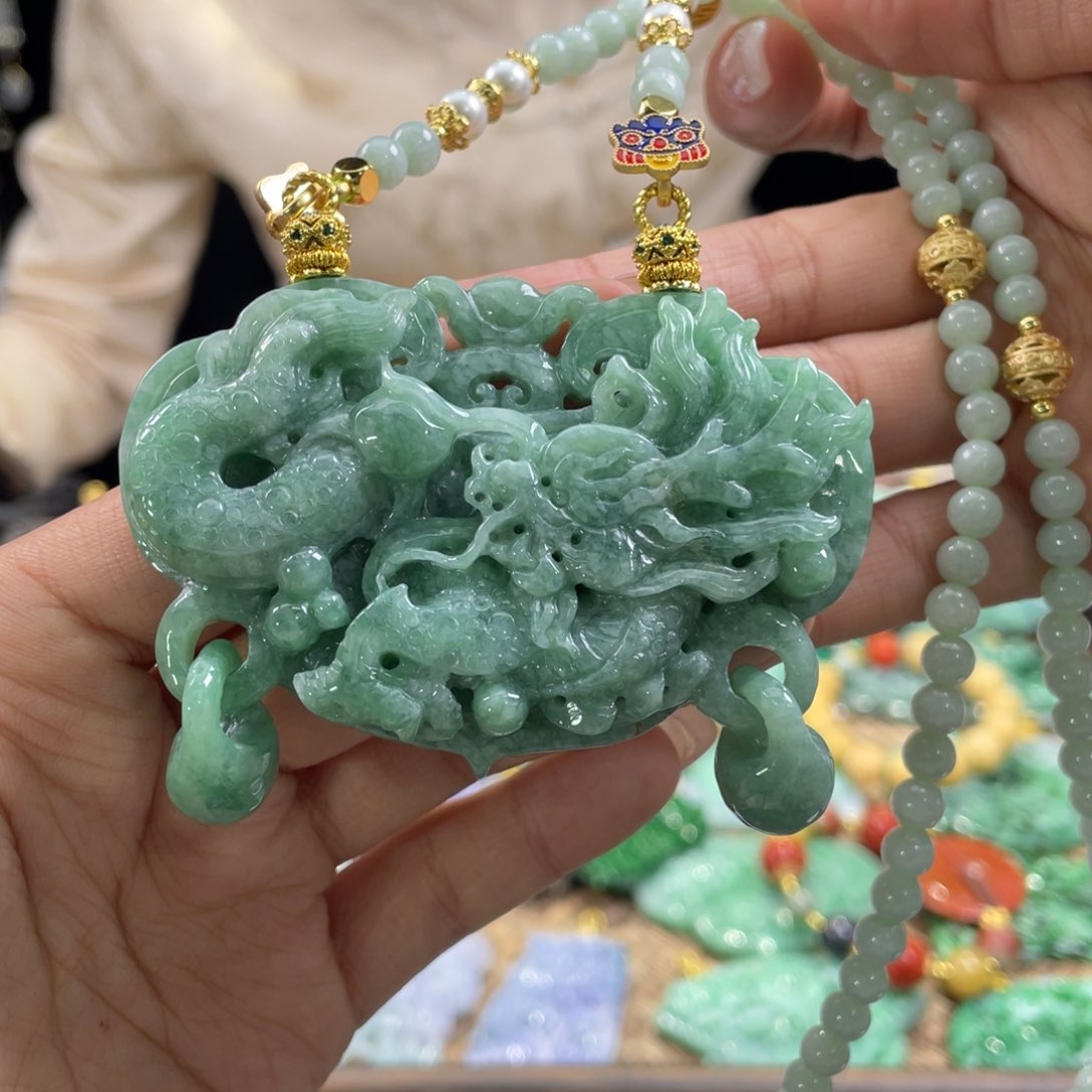 翡翠颈饰未镶嵌代