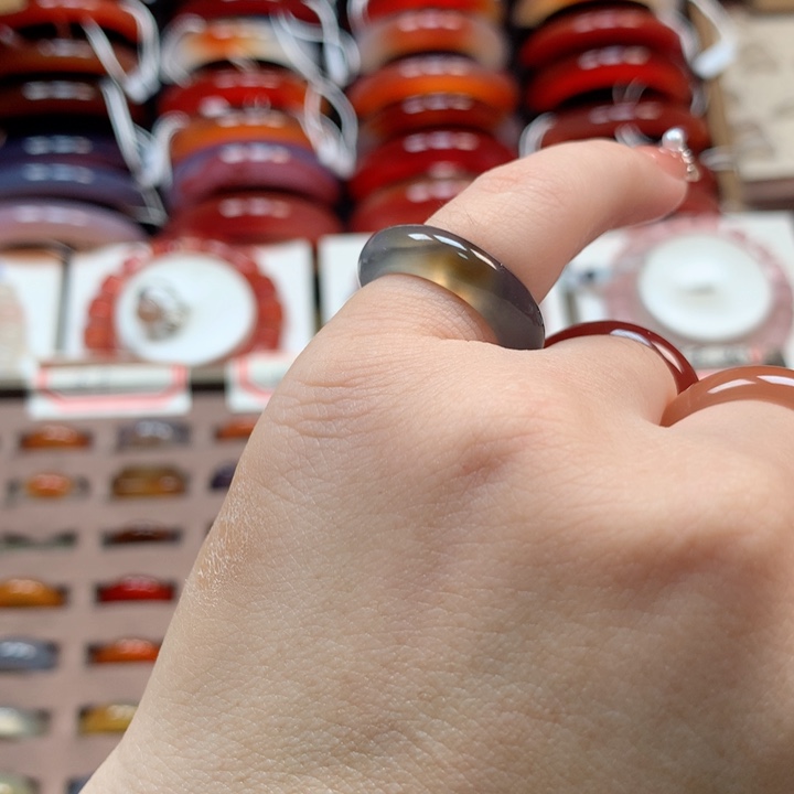 玛瑙/玉髓手镯未镶嵌人**意