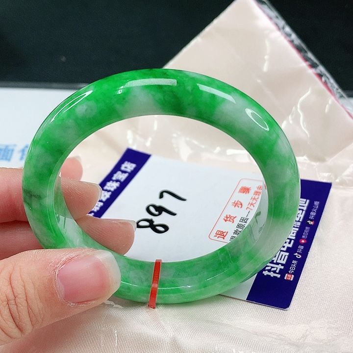 翡翠手镯未镶嵌翡翠