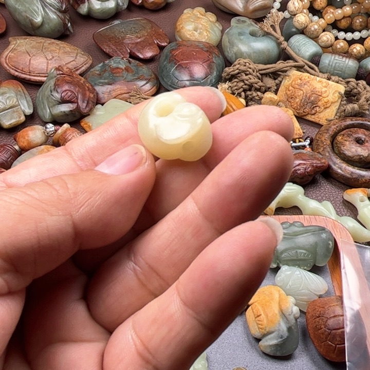 颈饰未镶嵌岫岩河磨玉（透闪石质玉）1****8