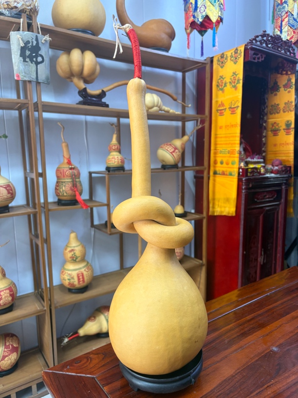 天然八字葫芦皮质细腻可招财纳福，长54厘米（带龙头）