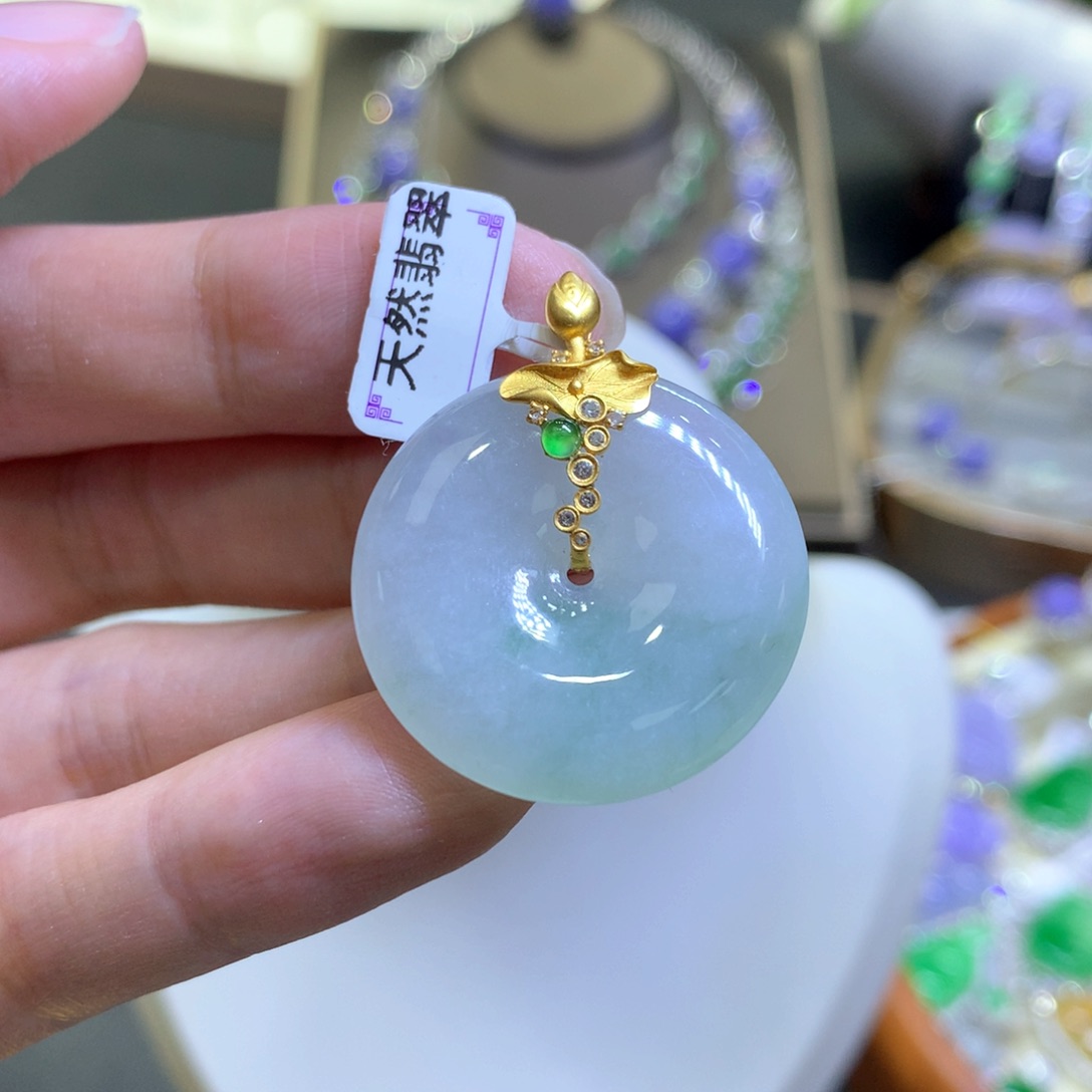 【闪购商品】翡翠颈饰18K金镶嵌翡翠吊坠项链