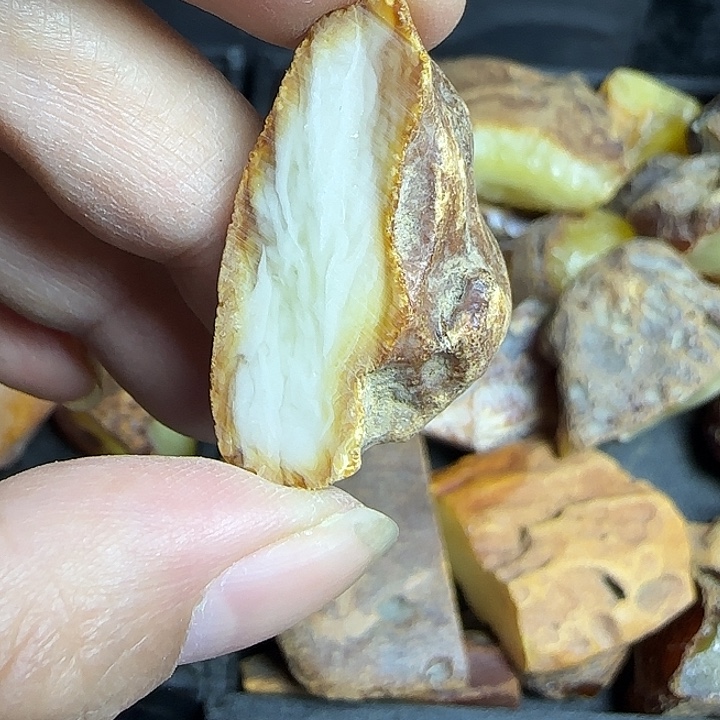 定制琥珀未镶嵌随行吊坠