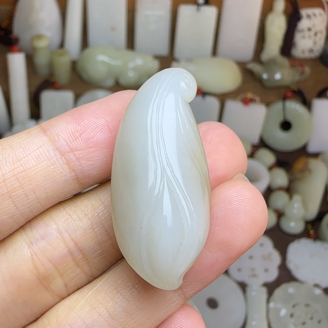 未镶嵌和田玉挂件玉兰花
