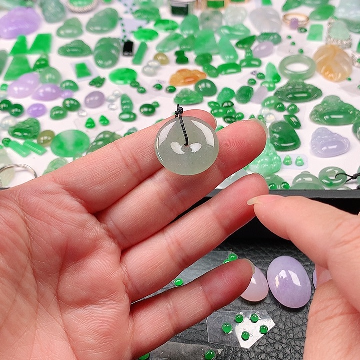 翡翠颈饰未镶嵌翡翠